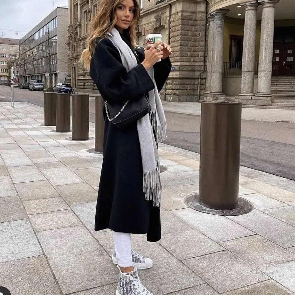 Gray  scarf - Picture 4 of 4